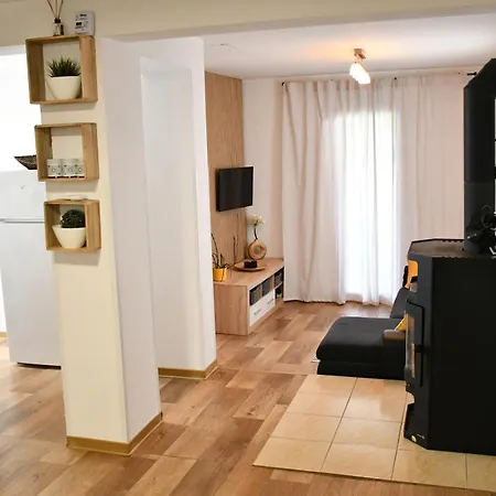 Zidanica Lan Počitniška hiša